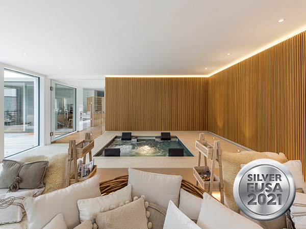 Silberner EUSA Award 2021 sowohl in der Kategorie „Pools by night“ als auch in der Rubrik „Spas“